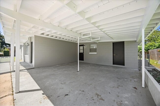 Photo - 1849 Viburnum Ln
