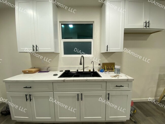 Building Photo - 212 High St