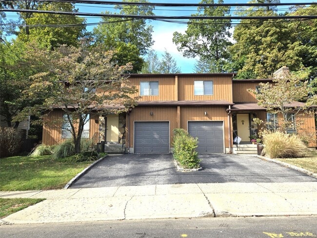 Building Photo - 11 Oldwood Rd S