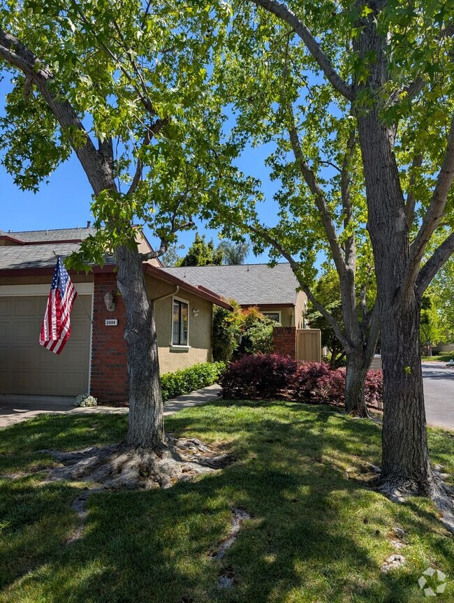 Building Photo - Rare 2/2 Bancroft Village Townhouse Availa...