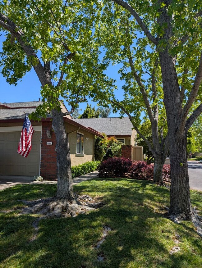 Rare 2/2 Bancroft Village Townhouse Availa... - Rare 2/2 Bancroft Village Townhouse Availa...