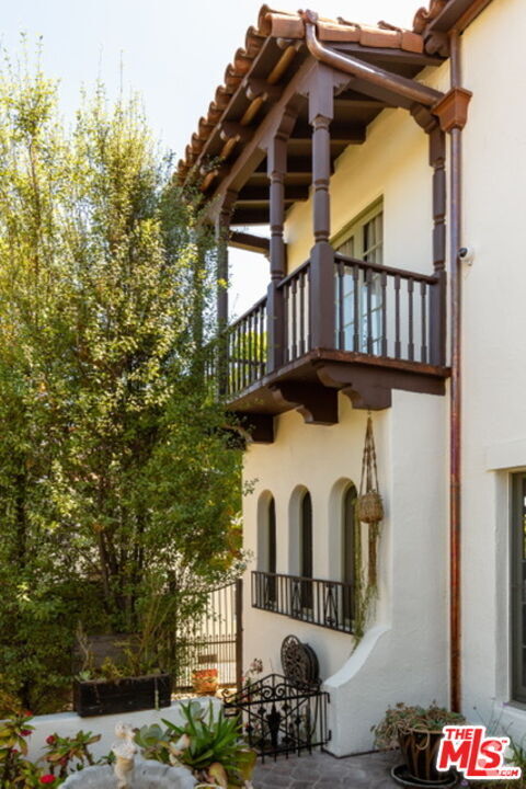 Building Photo - 4918 Angeles Vista Blvd Rental