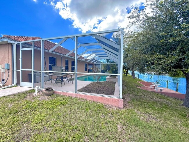409 SW 8th St