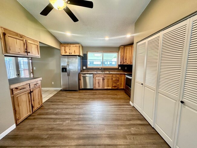 Photo - Pet-Friendly 4 Bedroom Home with Fenced Yard & Air Conditioning