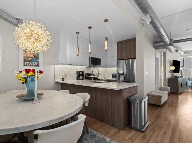 Photo - 1645 W School St Unit 409