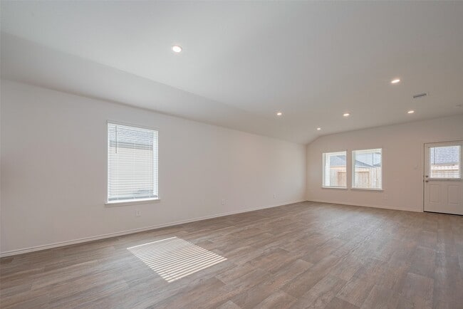 Photo - 30842 Brightwell Bnd