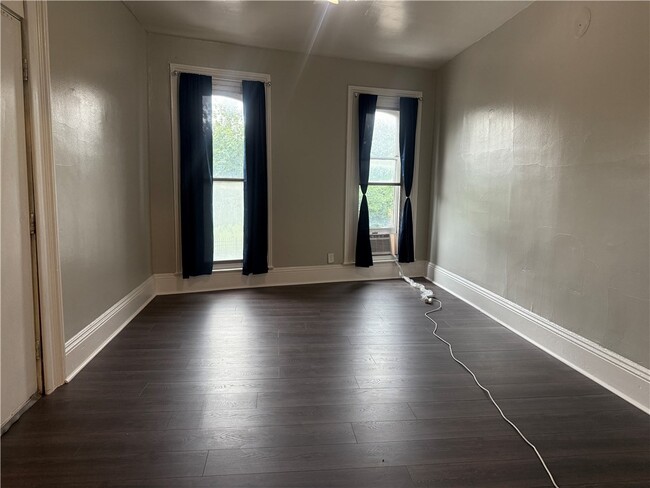 Building Photo - 542 W Main St Rental