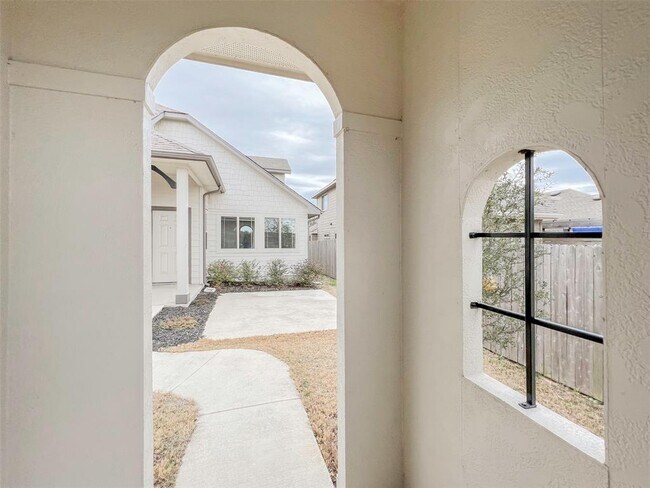 Photo - 818 Silo St