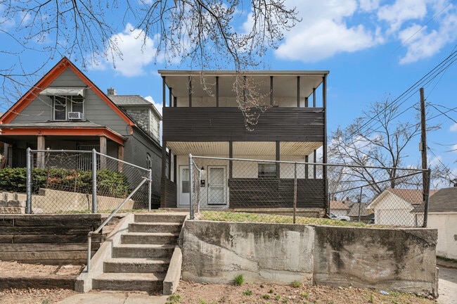 Photo - 9 N Boeke St House