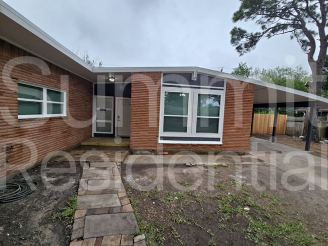 Photo - 6813 Hazen St