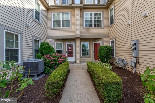 605 Julian Dr W Unit W