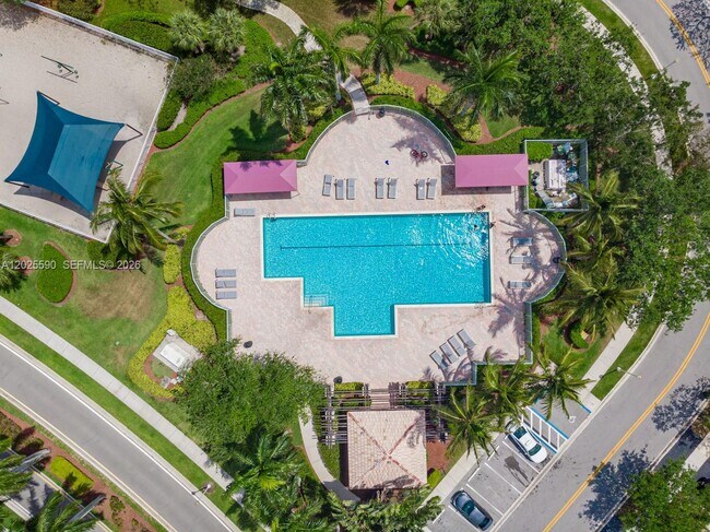 Photo - 2098 Madeira Dr
