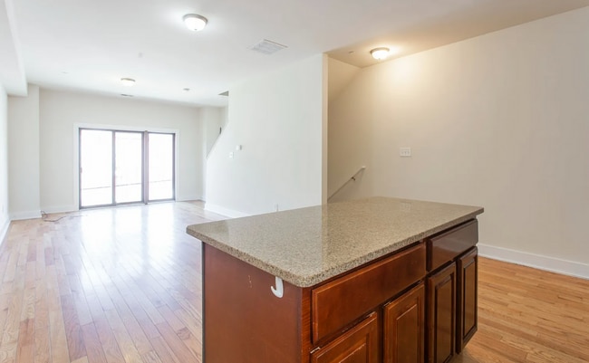 Photo - 1706 Fontain St Unit 2
