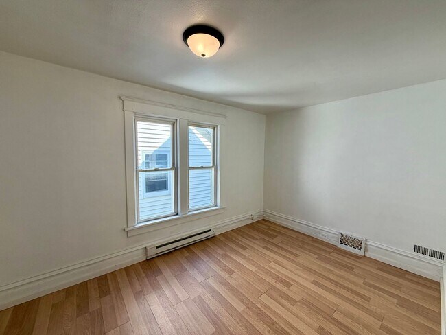 724 Washington St Unit Upper