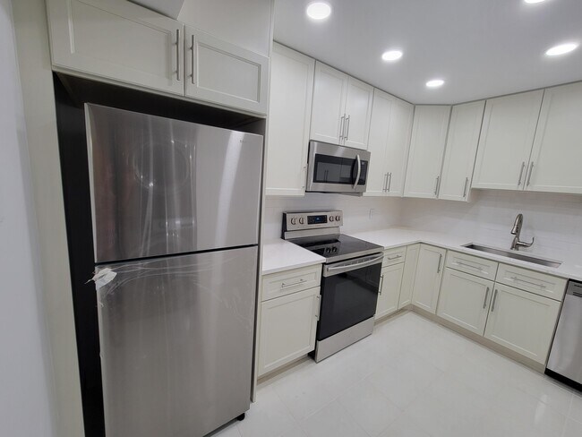 Photo - 733 SE 1st Way Unidad 303