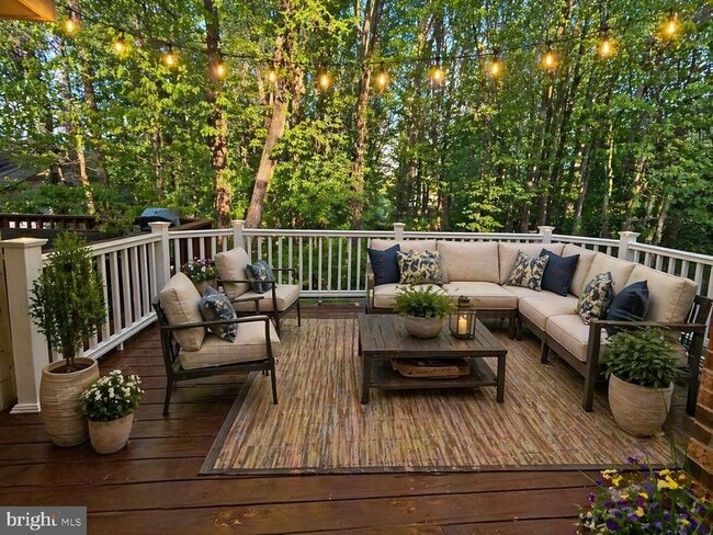 Building Photo - 9929 Hemlock Woods Ln