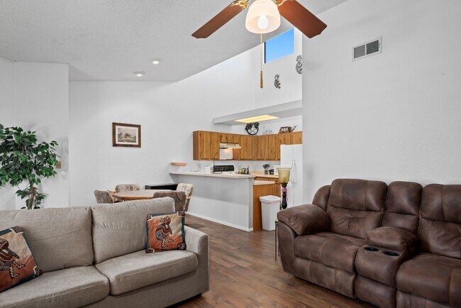 Photo - 107 Niblic Ct