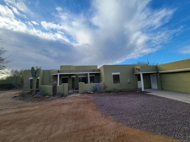 Building Photo - 6105 E Lowden Rd