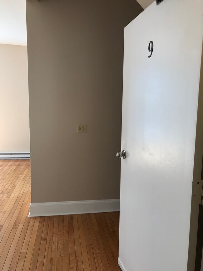 156 Circular St Unit 9