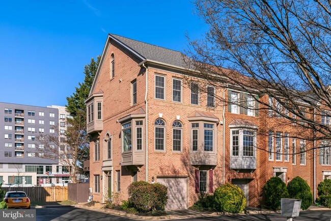 Photo - 517 N Thomas St Townhome