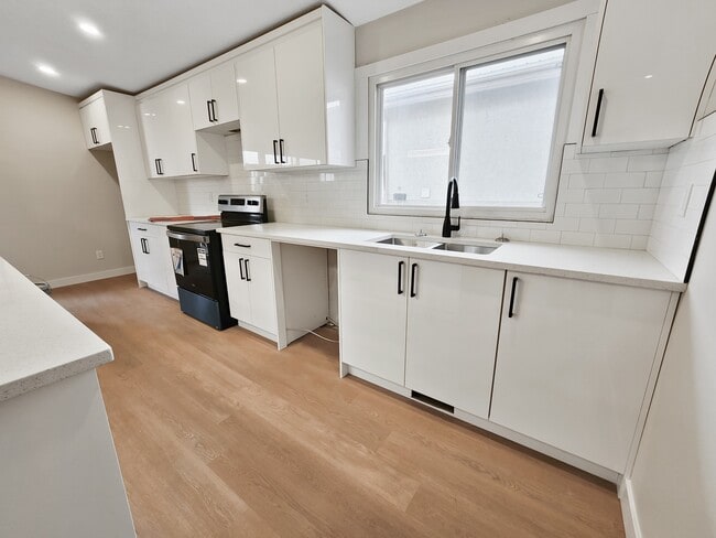 Photo - 6333-6334 4 St NW