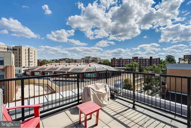 Photo - 2422 17th St NW Unit 204