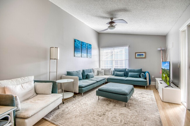 Photo - 619 Waterside Dr