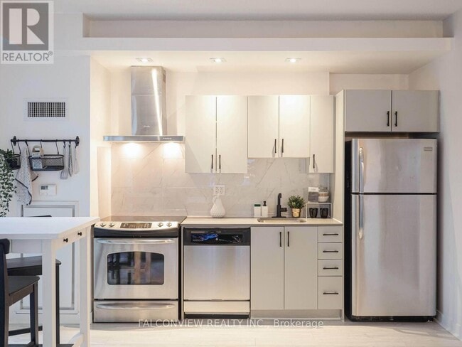 Photo - 165 Legion Rd N Unité 631