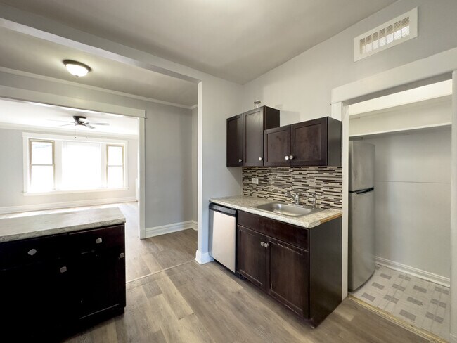 Photo - 1222 W Rosemont Ave Unidad 2