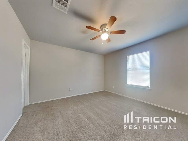 Photo - 294 Pigeonberry Pass