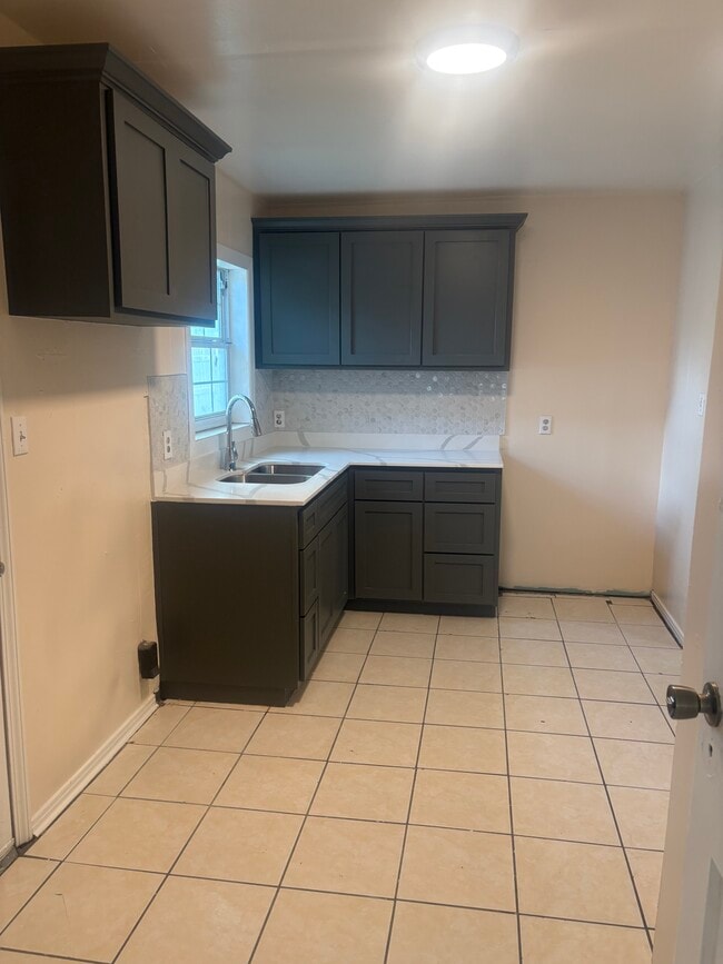Photo - 215 Adkins Dr
