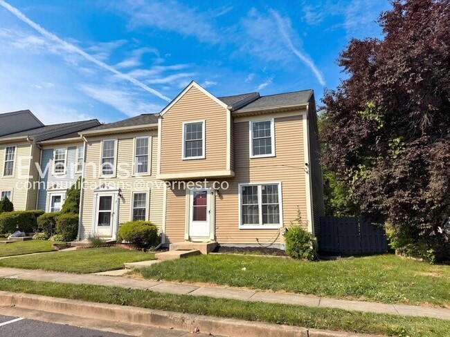 Building Photo - Spacious Town Home with Modern Amenities / 3 Beds & 2.5 Bath / Available Now!