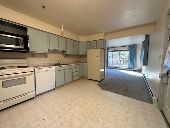 Photo - 5685 Thane Rd