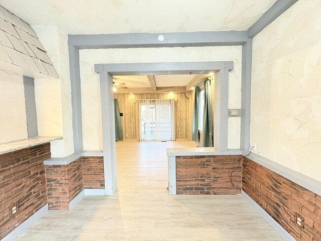 Photo - 3627 Hazelhurst Ave