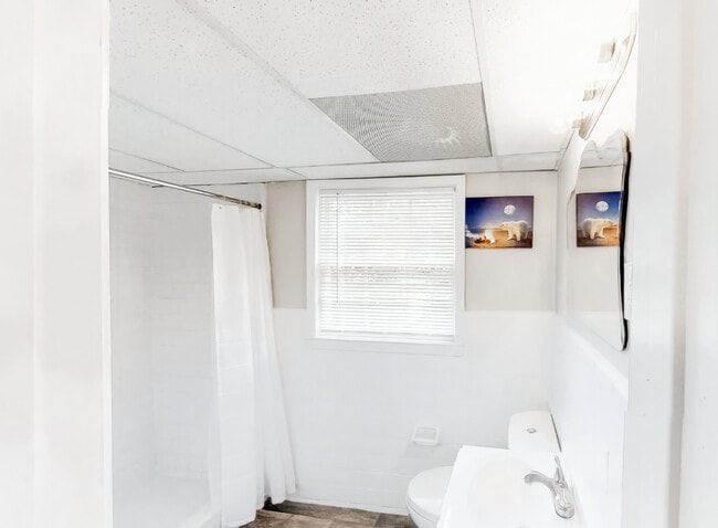 Photo - 110 Candlelight Ln SW