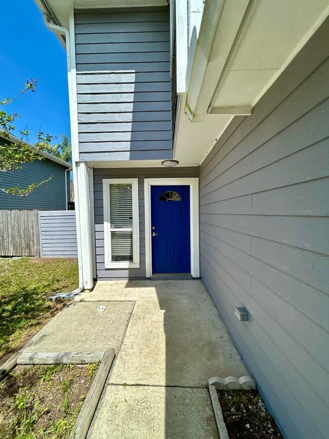 Building Photo - 3015 Candlewyck Ln E