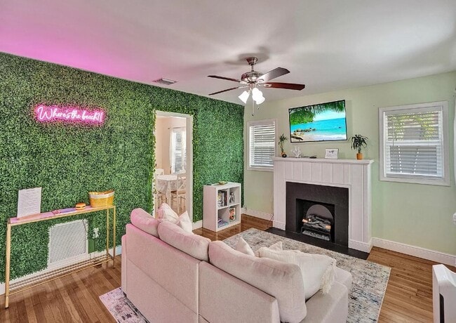 Photo - 615 SW 4th Ave
