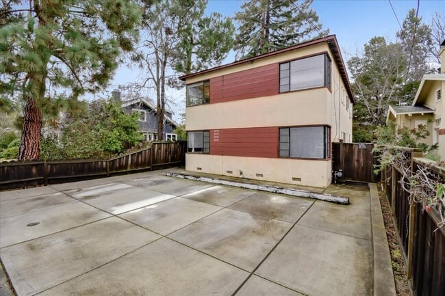 Photo - 2096 Yale St Unit 2096