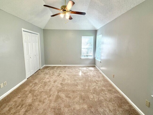 Photo - BradyHillDr7069 Unit 1