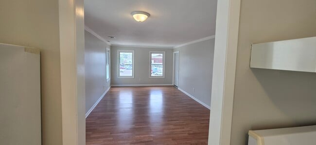 Building Photo - 736 Savin Ave