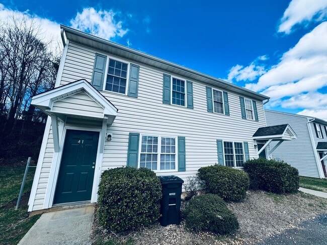 Building Photo - 412 Three Creeks Ct Unit 412 A Three Creeks Court