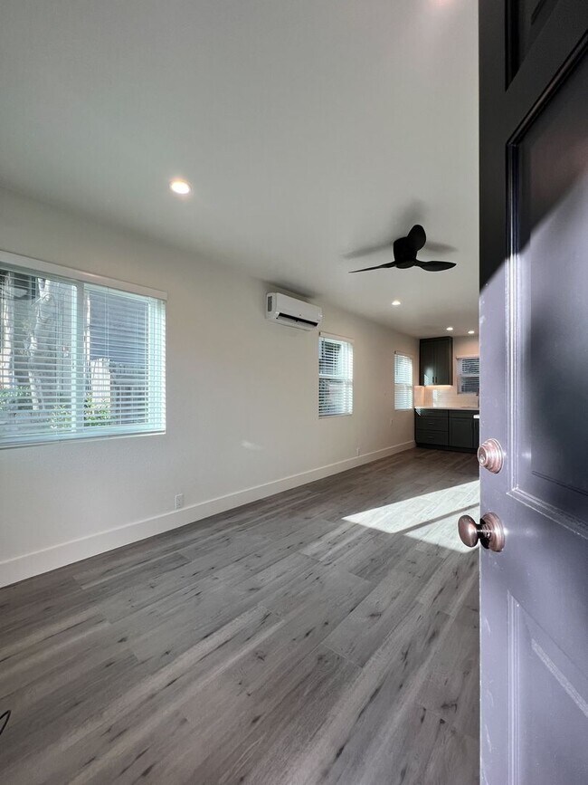 Photo - Yajome, 2100-2118* Unit 2118