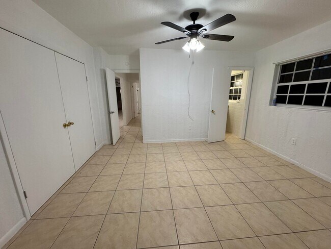 Photo - 198 SW 15th St