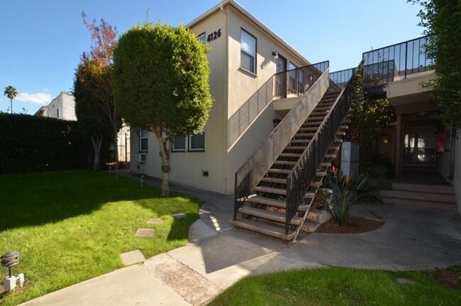 Building Photo - Adams apartments...Newly Remodeled 2 Bedro... Unit 4128 #2