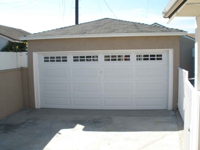 Photo - 3739 Snowden Ave