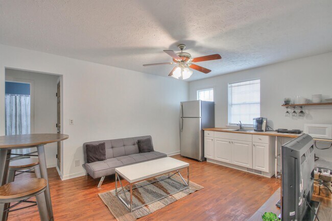 Photo - 1714B Villa Pl