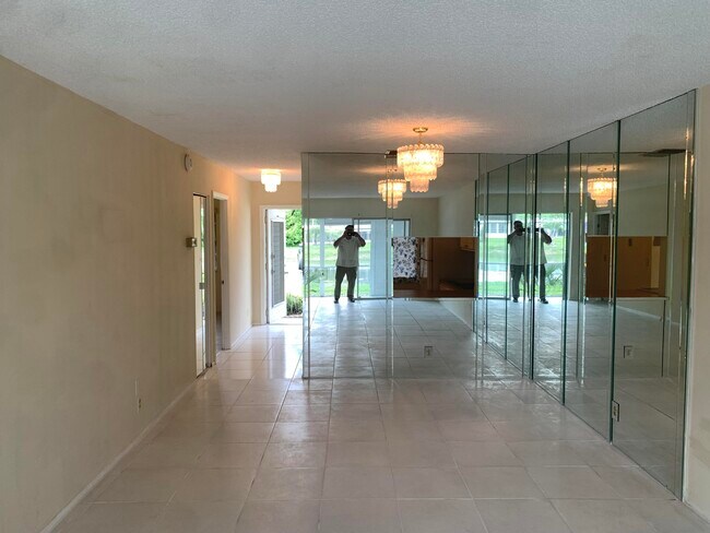 Photo - 220 Lake Constance Dr