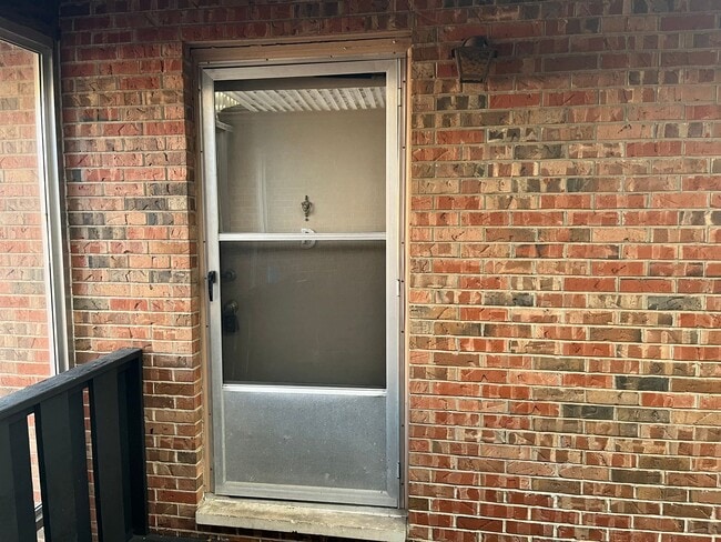 Building Photo - 1007 Washington Ave Unit D