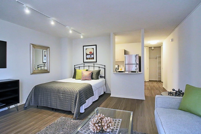 Building Photo - 1128 N Dearborn St