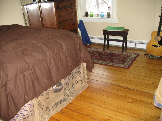 Building Photo - 195 Lippitt St Unit 2